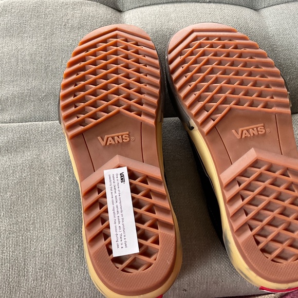 VANS - Picture 3 of 6